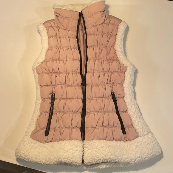 Calvin Klein Puffer Vest - Picture 3 of 9